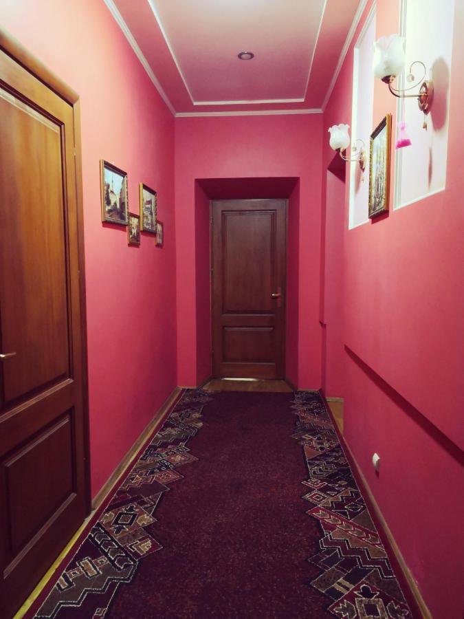 Apartament-Minihotel Elpida Lviv Exterior photo